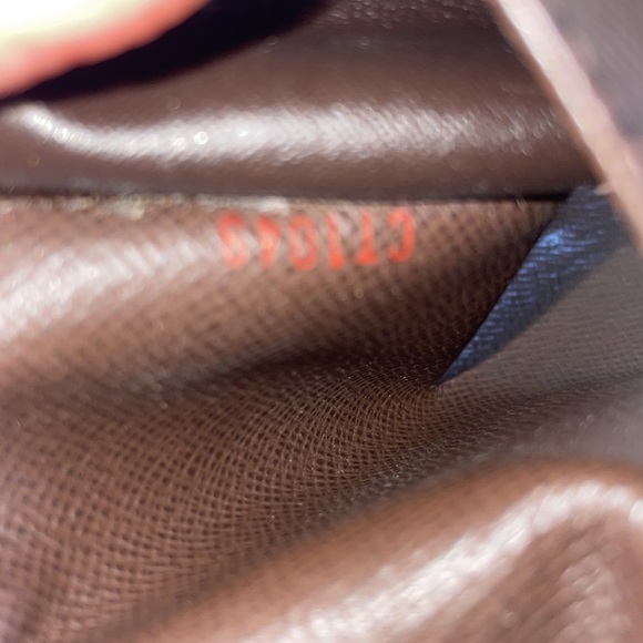 Louis Vuitton key case - Picture 9 of 12